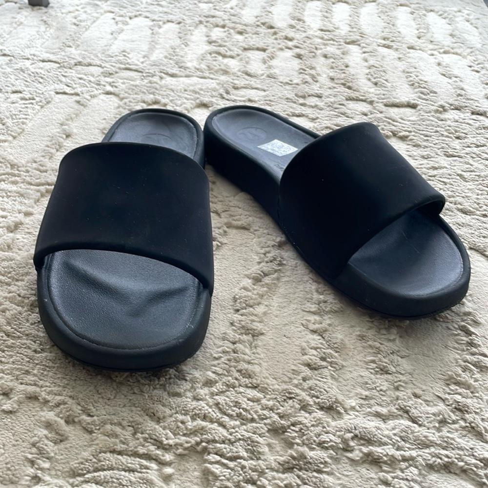 New with Tags, never worn. Lululemon Restfeel slides